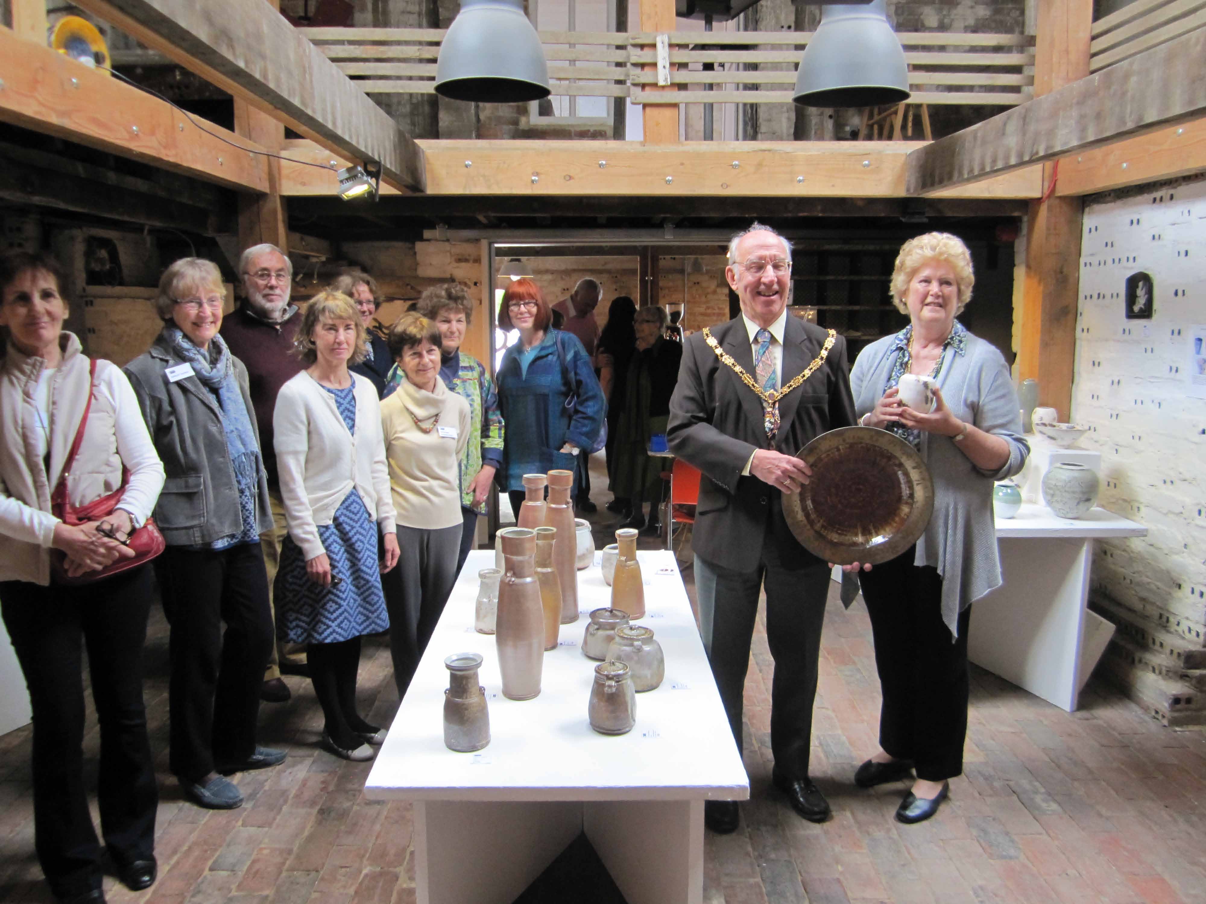 Farnham Mayor buys WSP pots!